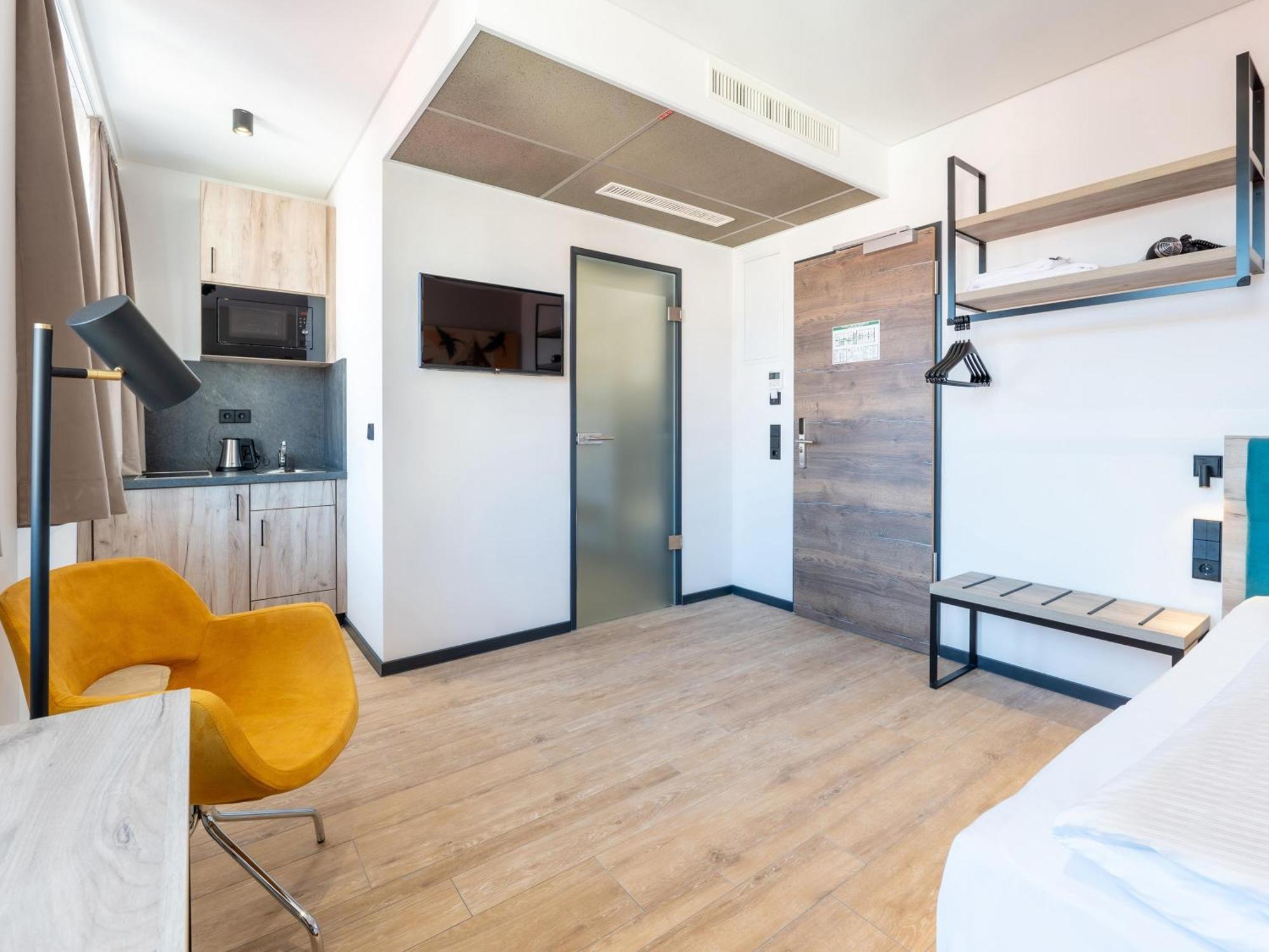 B&B Hotel Albstadt-Hbf ภายนอก รูปภาพ