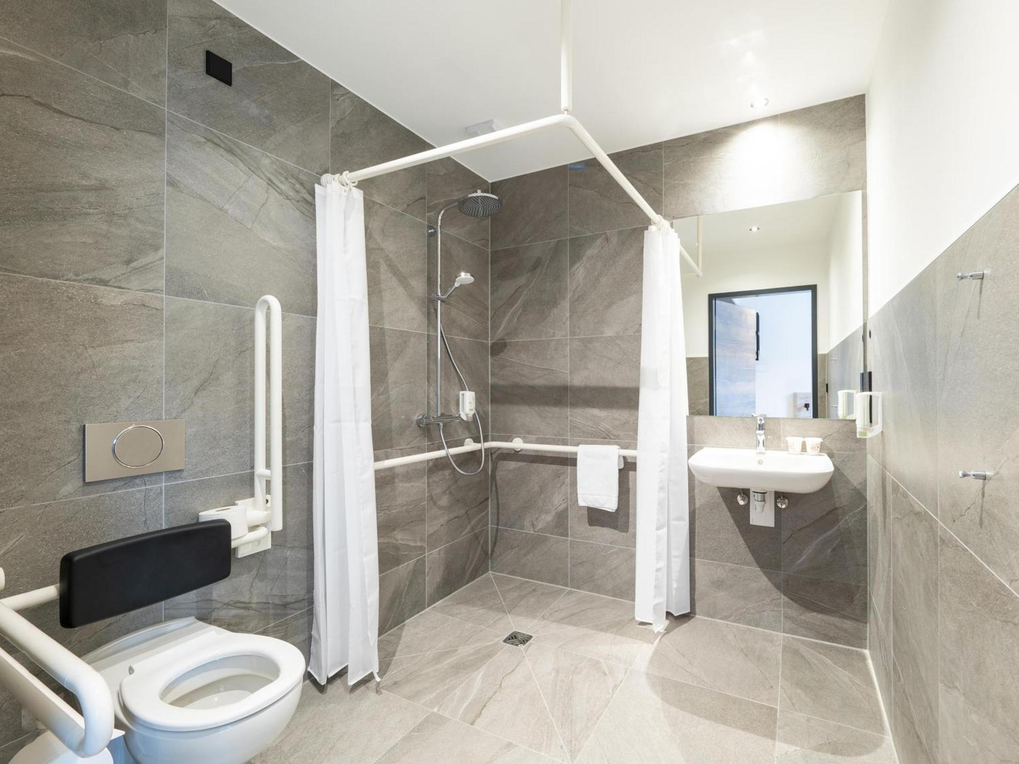 B&B Hotel Albstadt-Hbf ภายนอก รูปภาพ
